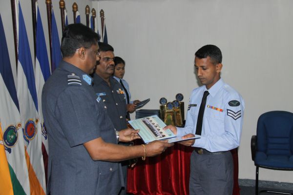49வது தொகுதி அதிகாரிகளின் அணிவகுப்பு நிகழ்வு வெகு விமர்சியாக நடைப்பெற்றது