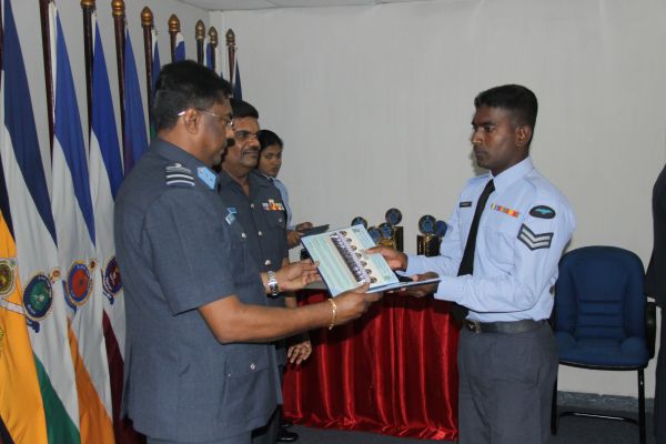 49வது தொகுதி அதிகாரிகளின் அணிவகுப்பு நிகழ்வு வெகு விமர்சியாக நடைப்பெற்றது