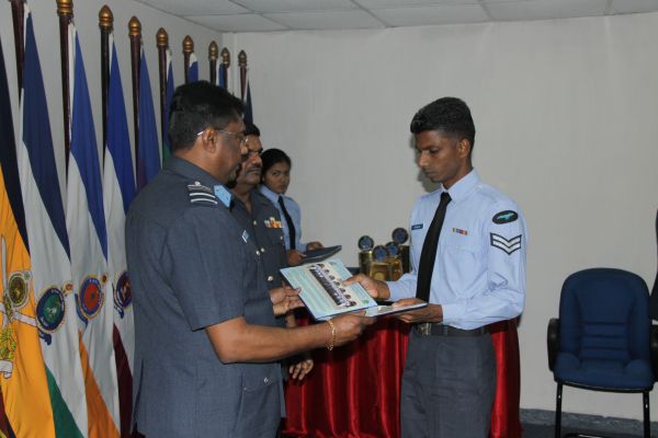 49வது தொகுதி அதிகாரிகளின் அணிவகுப்பு நிகழ்வு வெகு விமர்சியாக நடைப்பெற்றது