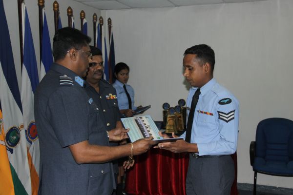 49வது தொகுதி அதிகாரிகளின் அணிவகுப்பு நிகழ்வு வெகு விமர்சியாக நடைப்பெற்றது