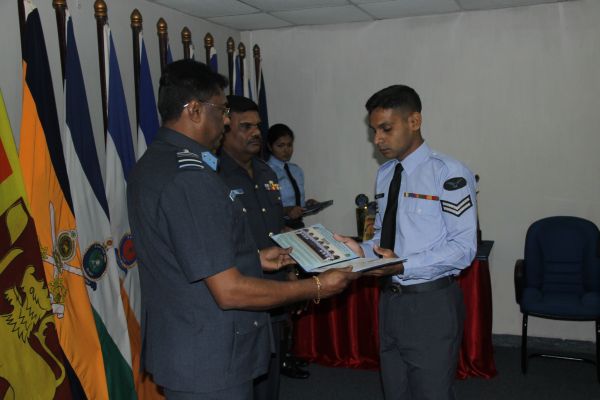 49வது தொகுதி அதிகாரிகளின் அணிவகுப்பு நிகழ்வு வெகு விமர்சியாக நடைப்பெற்றது