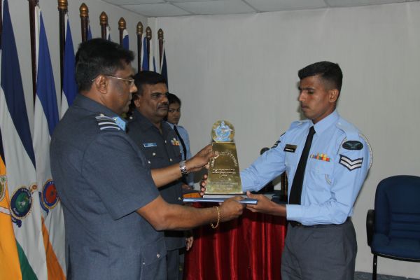 49வது தொகுதி அதிகாரிகளின் அணிவகுப்பு நிகழ்வு வெகு விமர்சியாக நடைப்பெற்றது