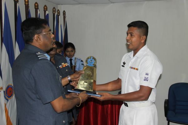 49வது தொகுதி அதிகாரிகளின் அணிவகுப்பு நிகழ்வு வெகு விமர்சியாக நடைப்பெற்றது