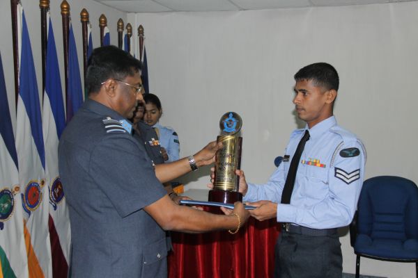 49வது தொகுதி அதிகாரிகளின் அணிவகுப்பு நிகழ்வு வெகு விமர்சியாக நடைப்பெற்றது