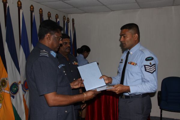 49வது தொகுதி அதிகாரிகளின் அணிவகுப்பு நிகழ்வு வெகு விமர்சியாக நடைப்பெற்றது