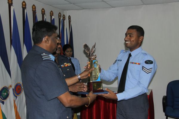 49வது தொகுதி அதிகாரிகளின் அணிவகுப்பு நிகழ்வு வெகு விமர்சியாக நடைப்பெற்றது