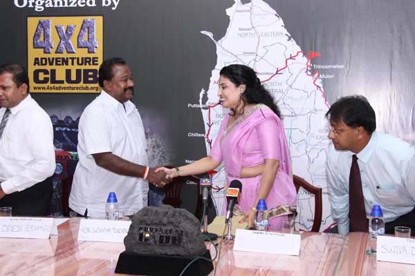 4X4
Adventure Club Donates Rs. 500,000 to SLAF Seva Vanitha Unit 4X4 Adventure
Club Donates Rs. 500,000 to SLAF Seva Vanitha Unit