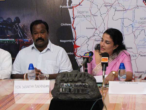 4X4
Adventure Club Donates Rs. 500,000 to SLAF Seva Vanitha Unit 4X4 Adventure
Club Donates Rs. 500,000 to SLAF Seva Vanitha Unit