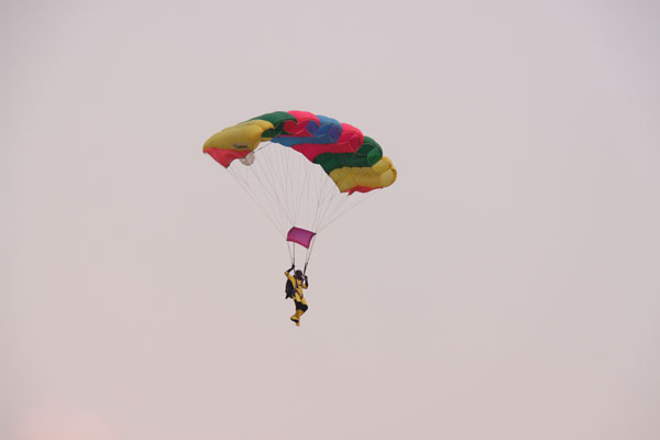 Flight Sergeant Samarasinghe Completes 500 Para Jumps