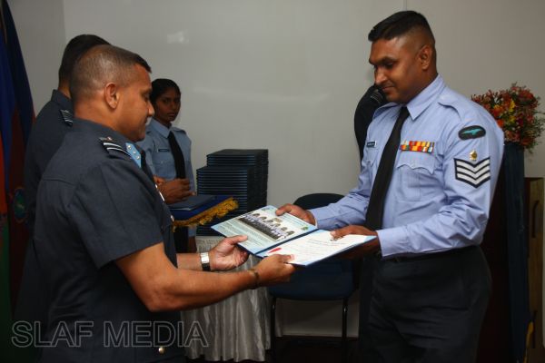 51 වෙනි අධිකාරී නොලත් නිළධාරීන්ගේ කළමණාකරන පාඨමාලාව විසිර යයි