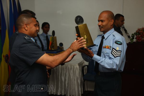 51 වෙනි අධිකාරී නොලත් නිළධාරීන්ගේ කළමණාකරන පාඨමාලාව විසිර යයි