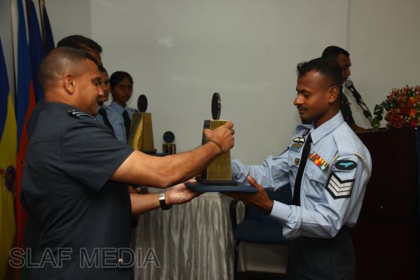 51 වෙනි අධිකාරී නොලත් නිළධාරීන්ගේ කළමණාකරන පාඨමාලාව විසිර යයි