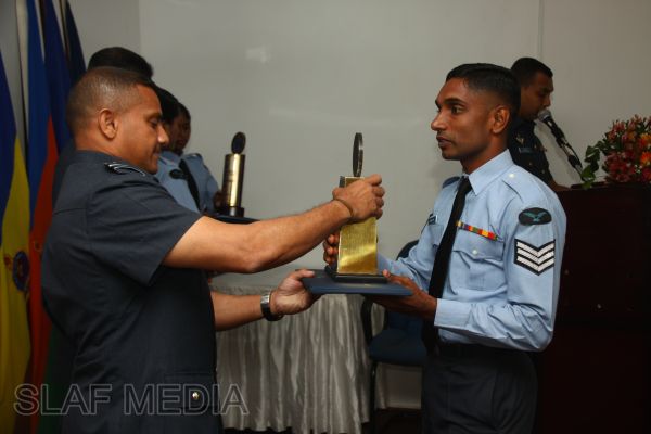 51 වෙනි අධිකාරී නොලත් නිළධාරීන්ගේ කළමණාකරන පාඨමාලාව විසිර යයි