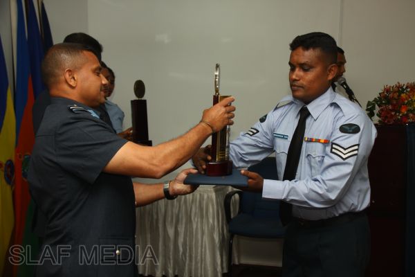 51 වෙනි අධිකාරී නොලත් නිළධාරීන්ගේ කළමණාකරන පාඨමාලාව විසිර යයි