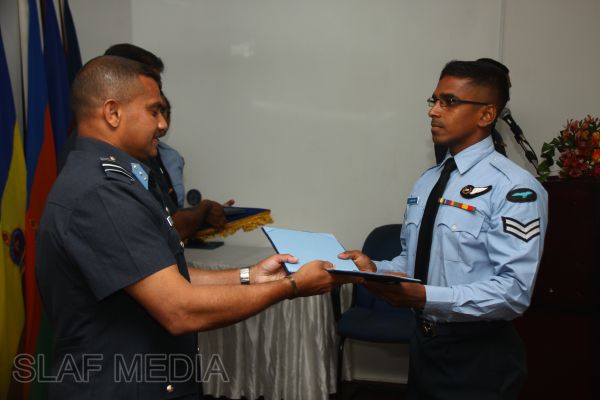51 වෙනි අධිකාරී නොලත් නිළධාරීන්ගේ කළමණාකරන පාඨමාලාව විසිර යයි