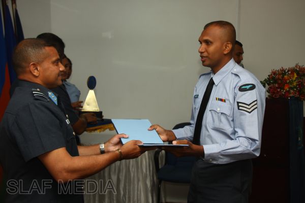 51 වෙනි අධිකාරී නොලත් නිළධාරීන්ගේ කළමණාකරන පාඨමාලාව විසිර යයි