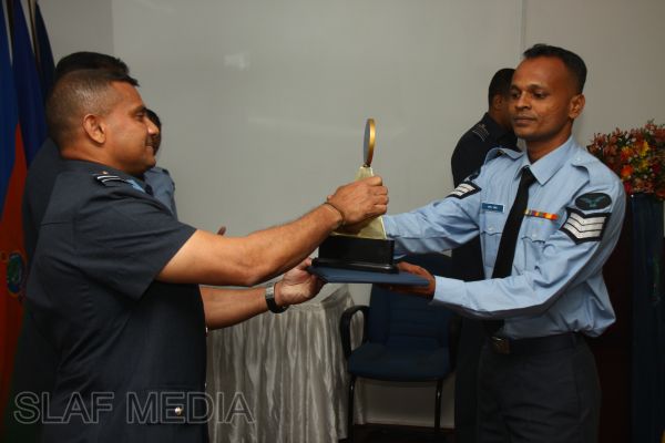 51 වෙනි අධිකාරී නොලත් නිළධාරීන්ගේ කළමණාකරන පාඨමාලාව විසිර යයි
