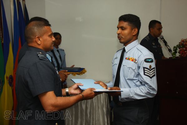 51 වෙනි අධිකාරී නොලත් නිළධාරීන්ගේ කළමණාකරන පාඨමාලාව විසිර යයි