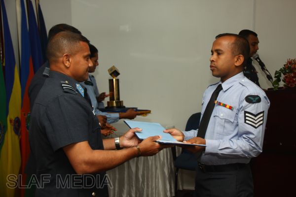 51 වෙනි අධිකාරී නොලත් නිළධාරීන්ගේ කළමණාකරන පාඨමාලාව විසිර යයි