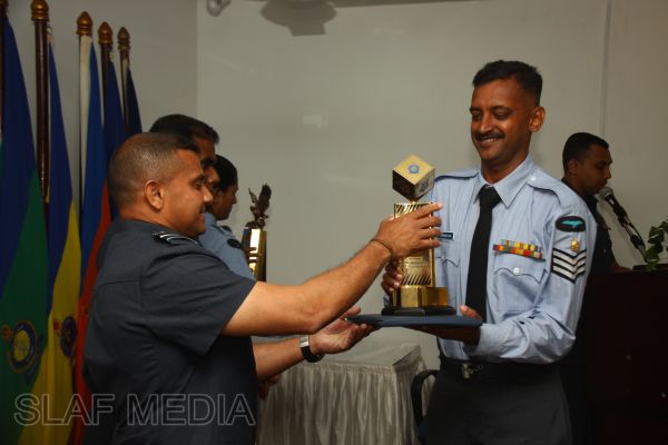 51 වෙනි අධිකාරී නොලත් නිළධාරීන්ගේ කළමණාකරන පාඨමාලාව විසිර යයි