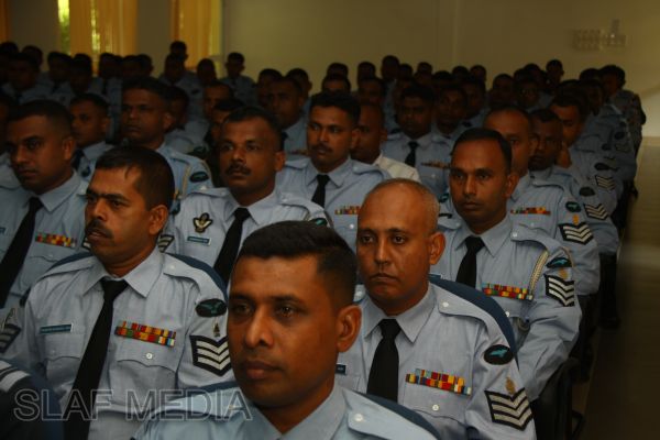 51 වෙනි අධිකාරී නොලත් නිළධාරීන්ගේ කළමණාකරන පාඨමාලාව විසිර යයි