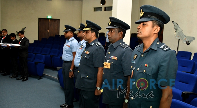 Newly Enlisted Student Officers Take Oaths