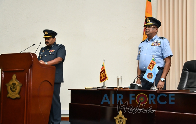 Newly Enlisted Student Officers Take Oaths