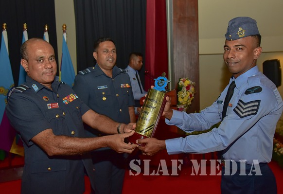 Certificate Awarding Ceremony of No. 05 English and No. 76 Sinhala Mediums NCOs’ Management Courses