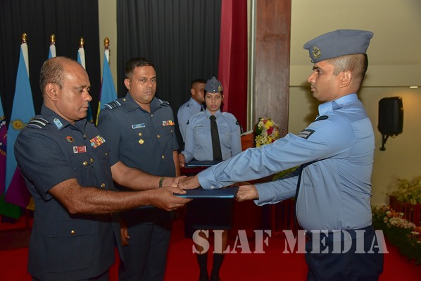 Certificate Awarding Ceremony of No. 05 English and No. 76 Sinhala Mediums NCOs’ Management Courses