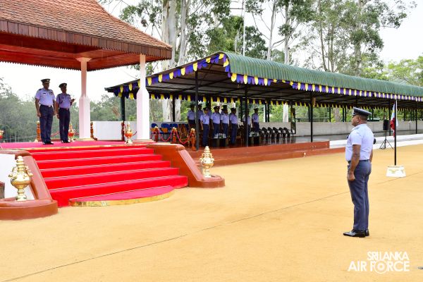 THE COMMISSIONING OF THE NO 77 DIRECT ENTRY STUDENTS
OFFICERS COURSE