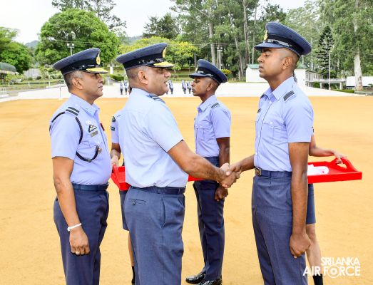 THE COMMISSIONING OF THE NO 77 DIRECT ENTRY STUDENTS
OFFICERS COURSE
