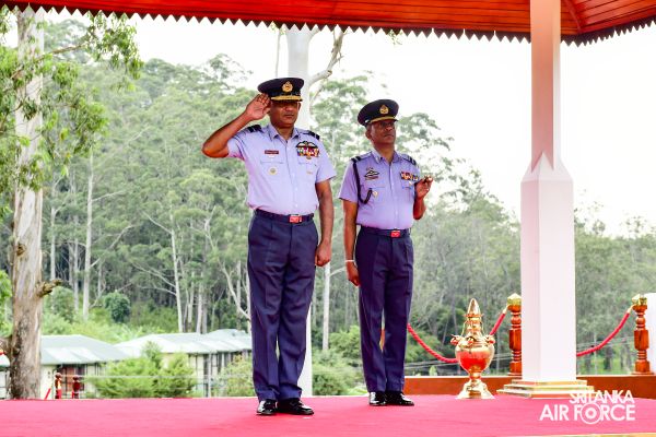 THE COMMISSIONING OF THE NO 77 DIRECT ENTRY STUDENTS
OFFICERS COURSE