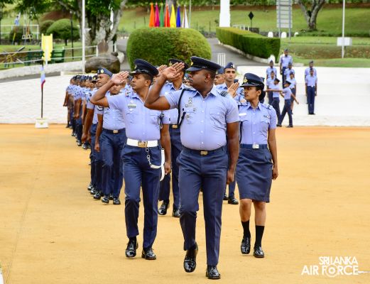 THE COMMISSIONING OF THE NO 77 DIRECT ENTRY STUDENTS
OFFICERS COURSE
