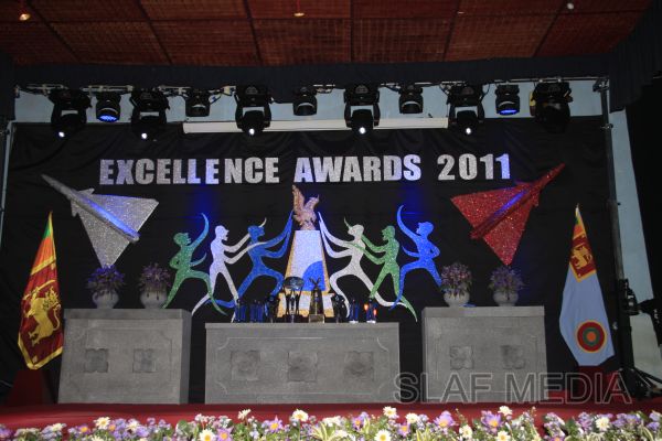 2011 වසරේ විශිෂ්ඨතම ගුවන් භටයින් වෙනුවෙන් සම්මාන ප්රධානය කිරීම