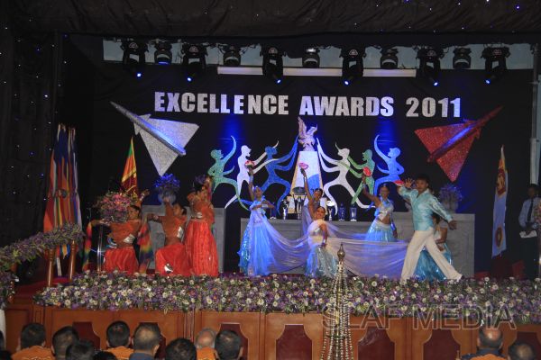 2011 වසරේ විශිෂ්ඨතම ගුවන් භටයින් වෙනුවෙන් සම්මාන ප්රධානය කිරීම