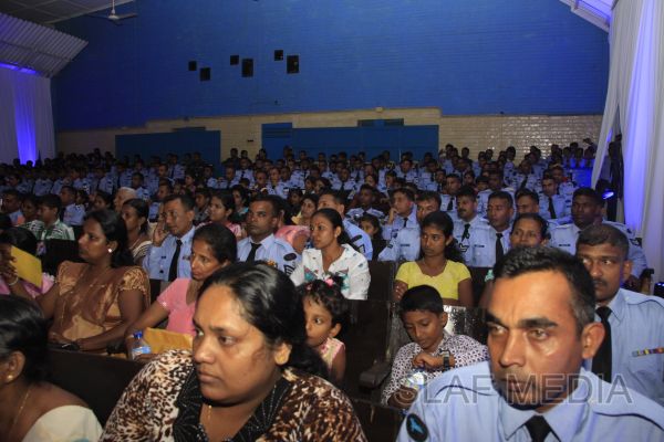 2011 වසරේ විශිෂ්ඨතම ගුවන් භටයින් වෙනුවෙන් සම්මාන ප්රධානය කිරීම