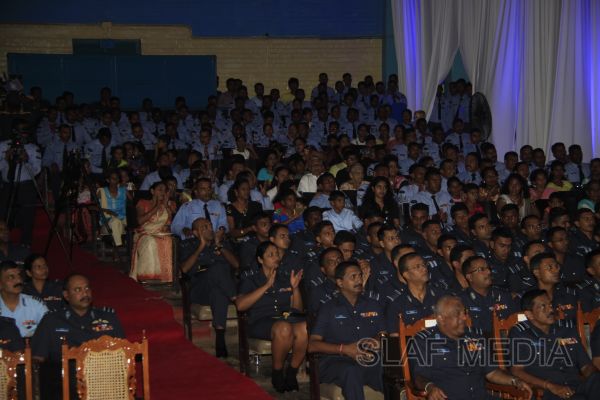 2011 වසරේ විශිෂ්ඨතම ගුවන් භටයින් වෙනුවෙන් සම්මාන ප්රධානය කිරීම