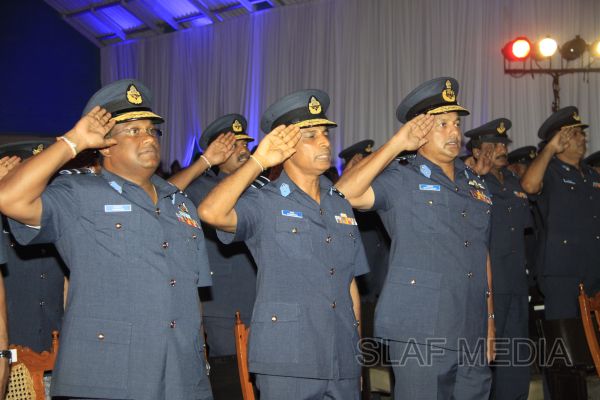 2011 වසරේ විශිෂ්ඨතම ගුවන් භටයින් වෙනුවෙන් සම්මාන ප්රධානය කිරීම