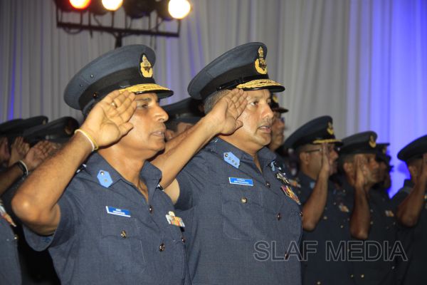 2011 වසරේ විශිෂ්ඨතම ගුවන් භටයින් වෙනුවෙන් සම්මාන ප්රධානය කිරීම
