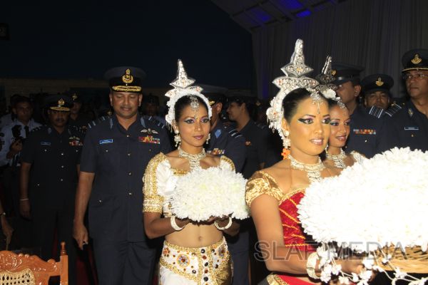 2011 වසරේ විශිෂ්ඨතම ගුවන් භටයින් වෙනුවෙන් සම්මාන ප්රධානය කිරීම