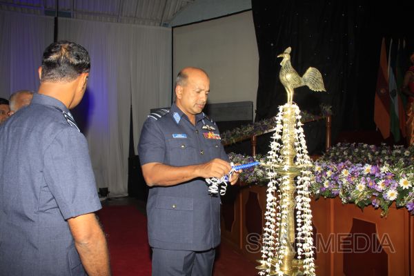 2011 වසරේ විශිෂ්ඨතම ගුවන් භටයින් වෙනුවෙන් සම්මාන ප්රධානය කිරීම