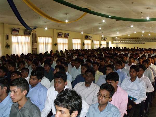 பல்கலைக்கழக மாணவர்களுக்கான தலைமைத்துவ பயிற்ச்சி.