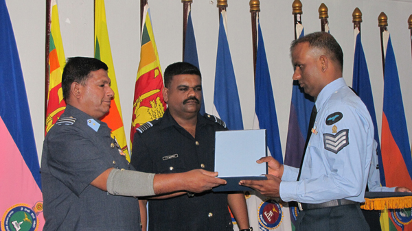 A Brighter Future for the Morawewa Community 41 වෙනි අධිකාරී නොලත් නිළධාරීන්ගේ කළමනාකරණ පාඨමාලාව විසිර යයි