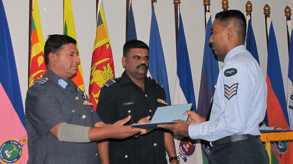 A Brighter Future for the Morawewa Community 41 වෙනි අධිකාරී නොලත් නිළධාරීන්ගේ කළමනාකරණ පාඨමාලාව විසිර යයි