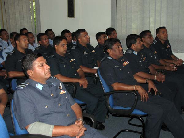 A Brighter Future for the Morawewa Community 41 වෙනි අධිකාරී නොලත් නිළධාරීන්ගේ කළමනාකරණ පාඨමාලාව විසිර යයි
