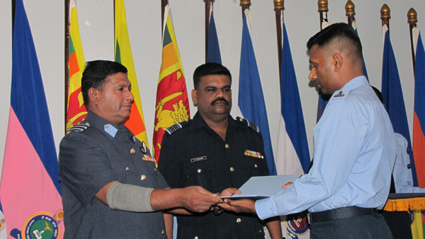 A Brighter Future for the Morawewa Community 41 වෙනි අධිකාරී නොලත් නිළධාරීන්ගේ කළමනාකරණ පාඨමාලාව විසිර යයි