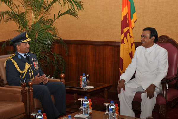 SLAF Commander calls on the Prime Minister