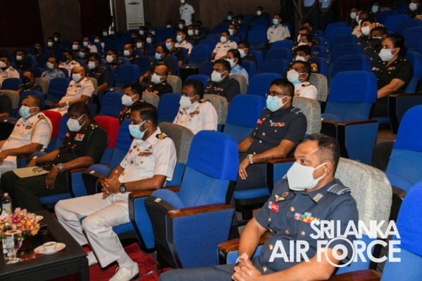 COMMANDER OF THE AIR FORCE ADDRESSES THE DSCSC