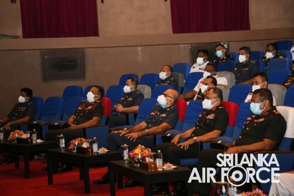 COMMANDER OF THE AIR FORCE ADDRESSES THE DSCSC