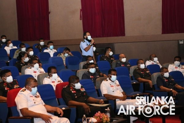 COMMANDER OF THE AIR FORCE ADDRESSES THE DSCSC